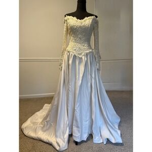 Vintage 80s Wedding Dress bride XS/ S Lace embroidery Satin chapel Train Pallas‎